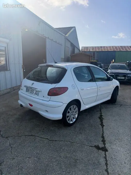Peugeot 206 2008 photo 2