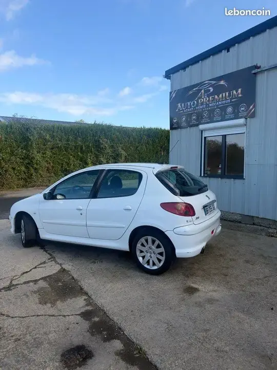 Peugeot 206 2008 photo 4