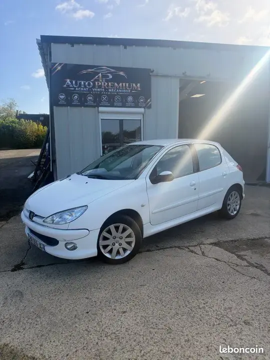 Peugeot 206 2008 photo 3