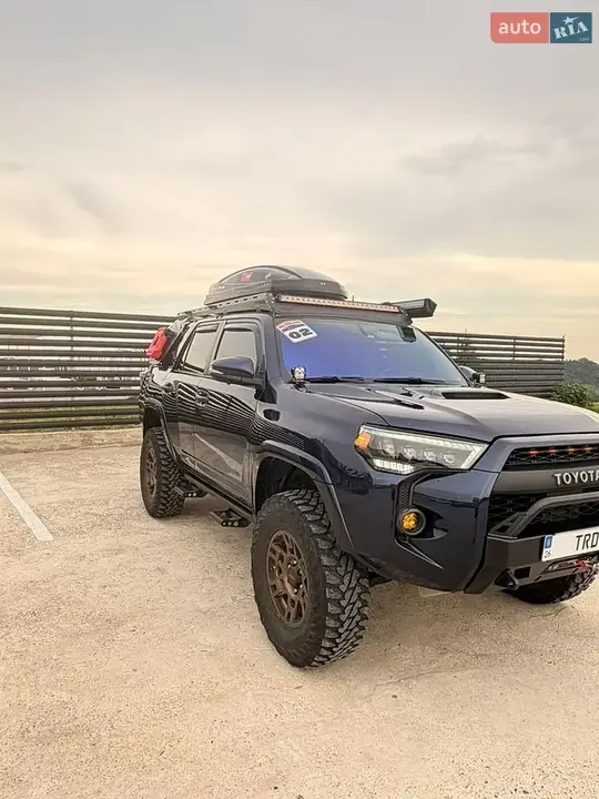 Toyota 4Runner 2017 photo 2