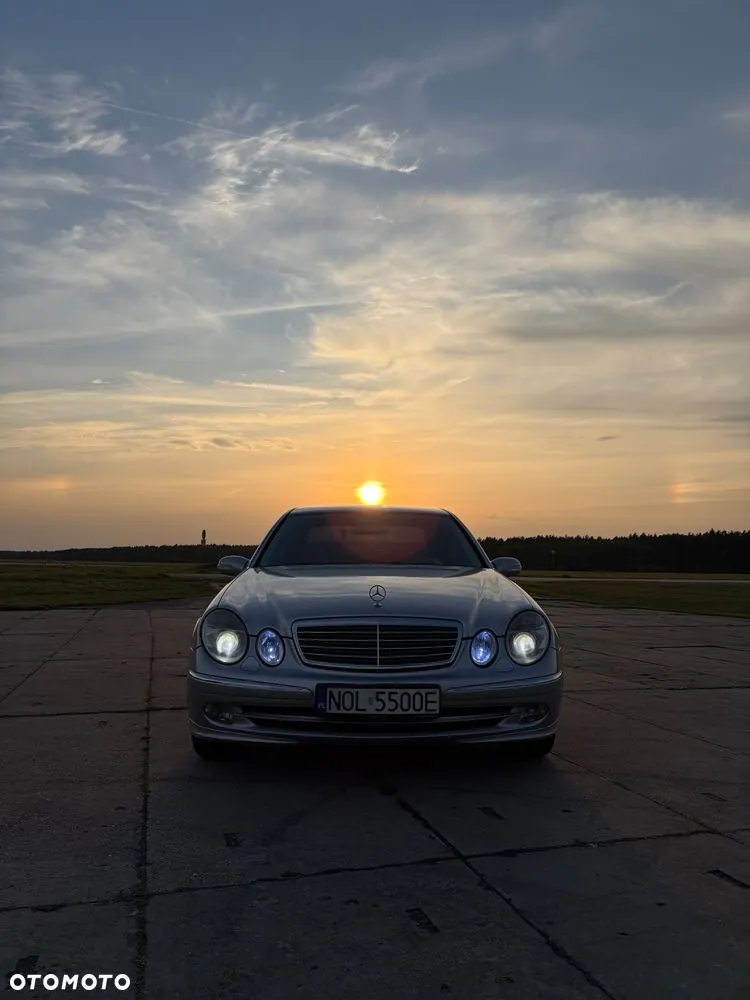 Mercedes-Benz E-Class 2004 photo 2