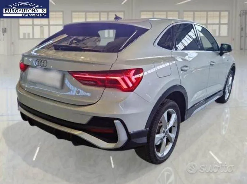 Audi Q3 2022 photo 2