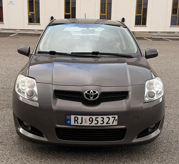 Toyota Auris 2008 photo 2