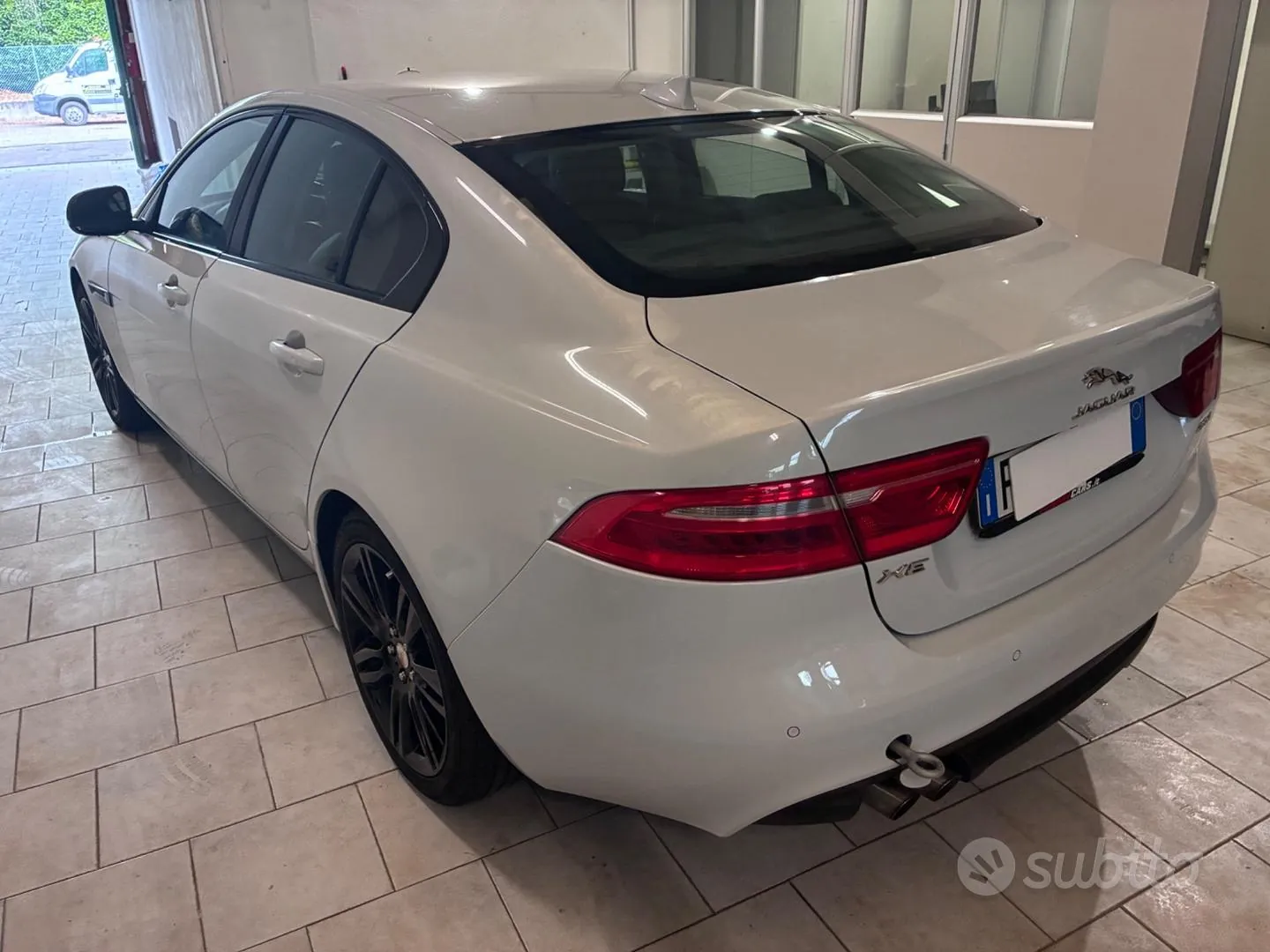 Jaguar Xe 2015 photo 5