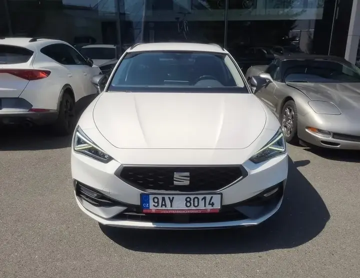 Seat Leon 2023 photo 2