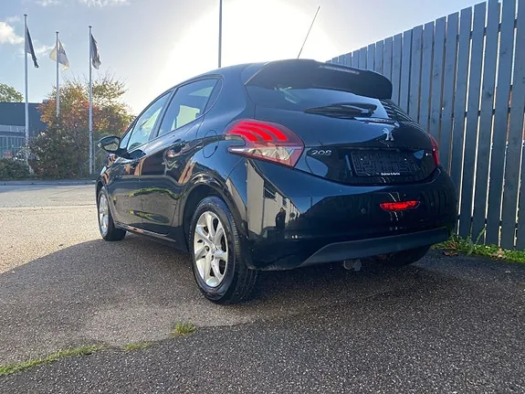 Peugeot 208 2016 photo 2