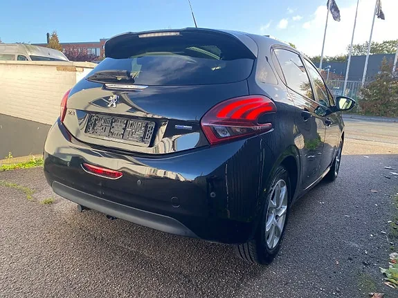 Peugeot 208 2016 photo 3