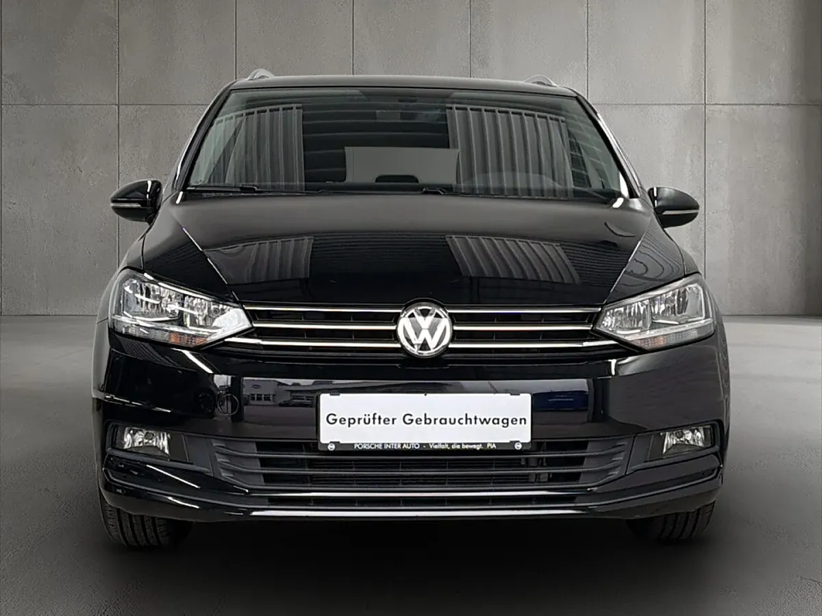 Volkswagen Touran 2018 photo 2