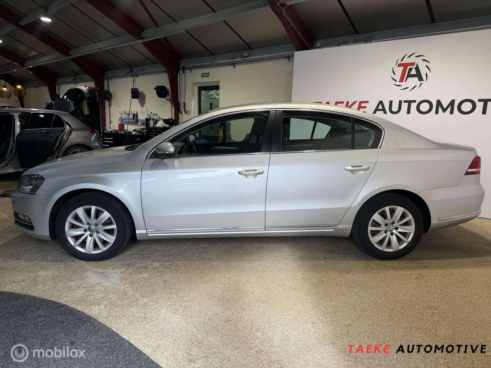 Volkswagen Passat 2012 photo 2