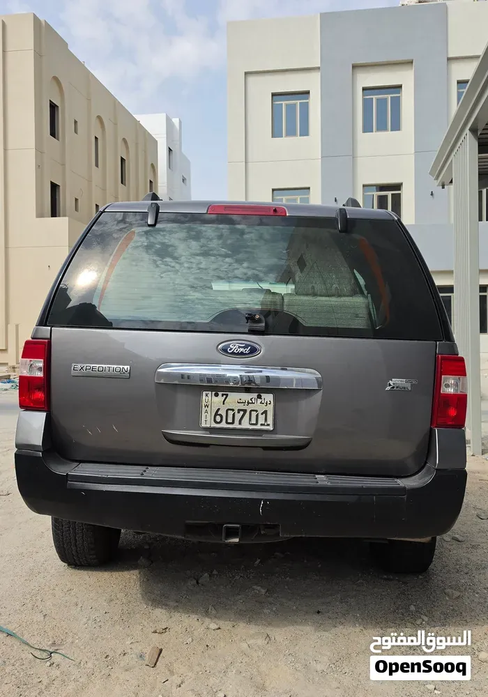 Ford Expedition 2011 photo 2