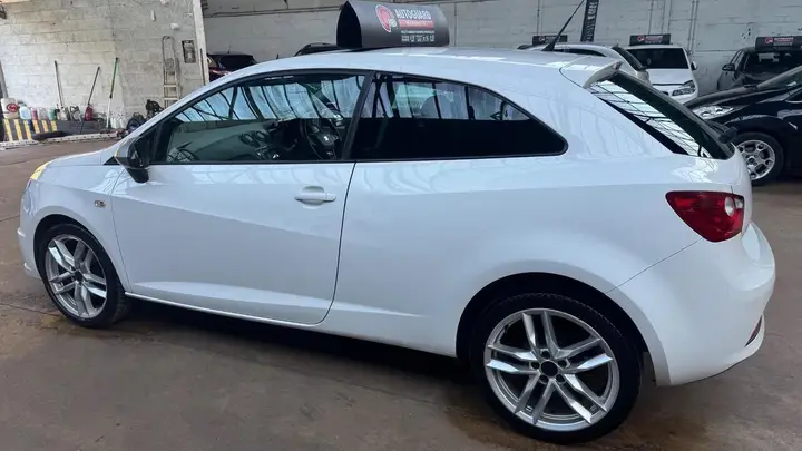 Seat Ibiza 2011 photo 3