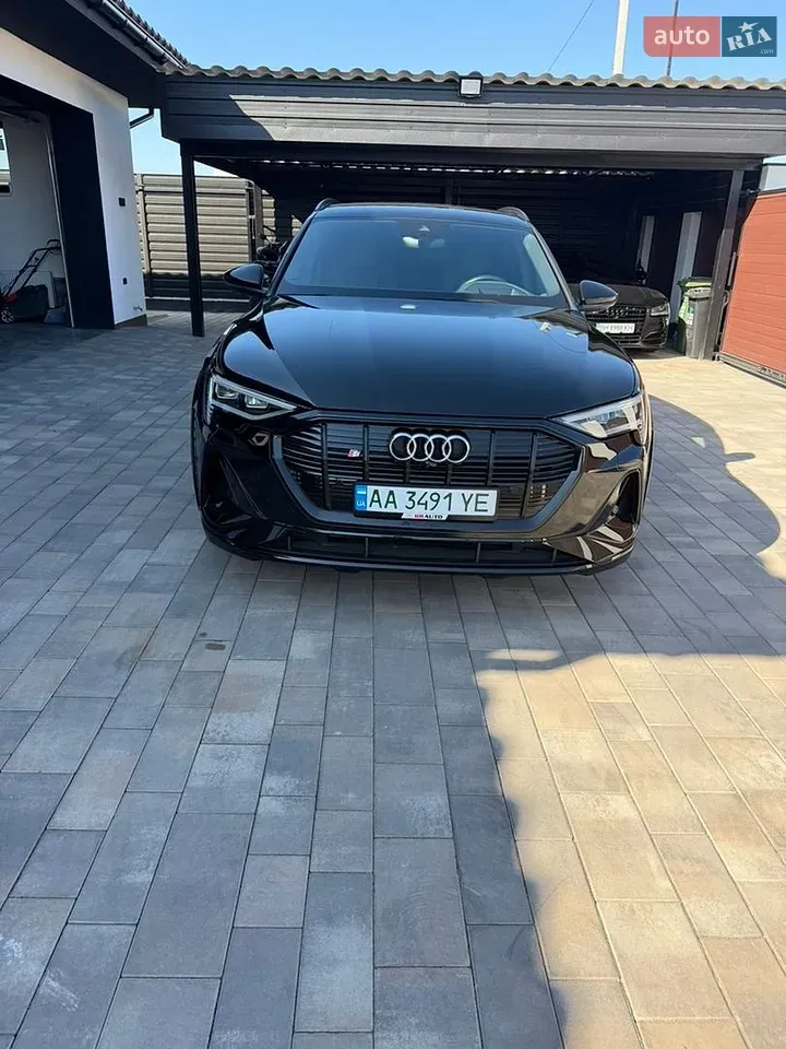 Audi E-Tron S