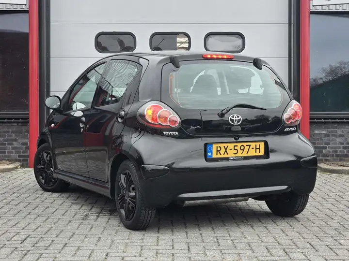 Toyota Aygo 2010 photo 2