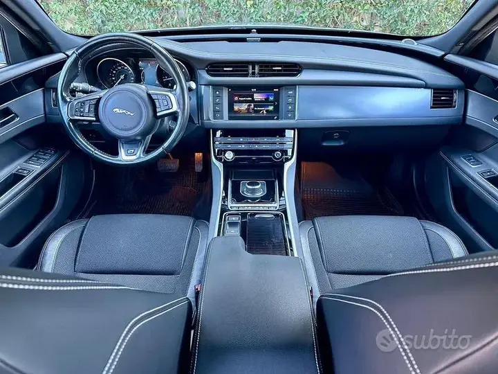 Jaguar Xf 2018 photo 4
