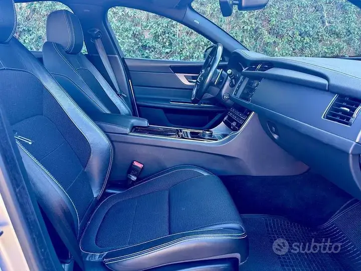 Jaguar Xf 2018 photo 3