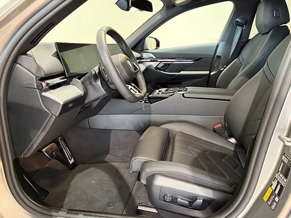 BMW 530E 2026 photo 3