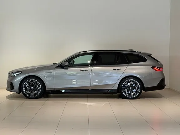 BMW 530E 2026 photo 2