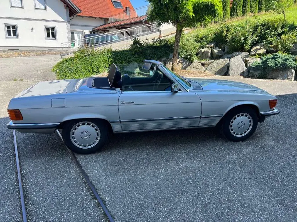 Mercedes-Benz Sl-Class 1982 photo 2