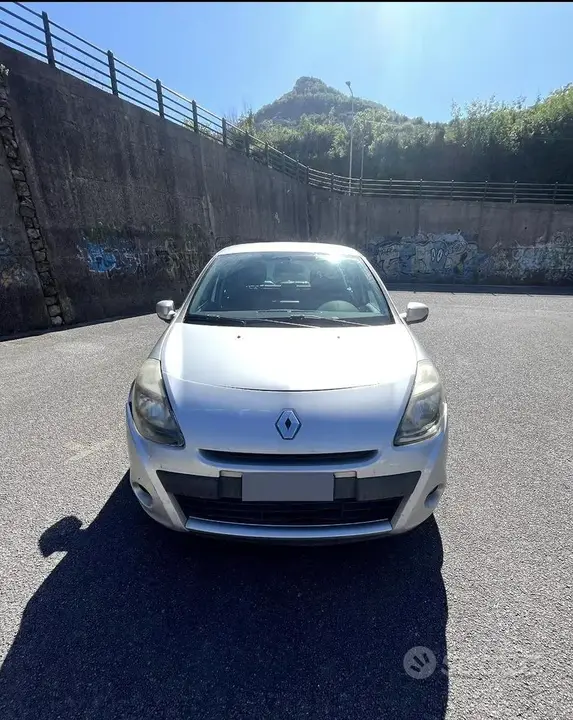 Renault Clio 2012 photo 2