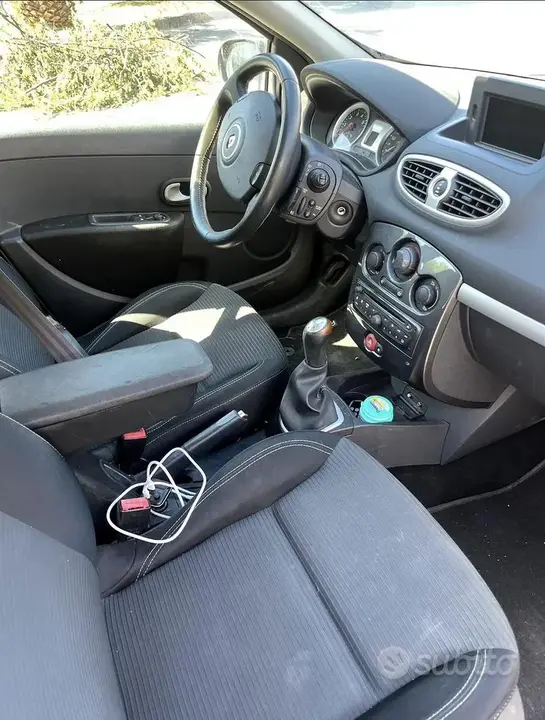 Renault Clio 2012 photo 4