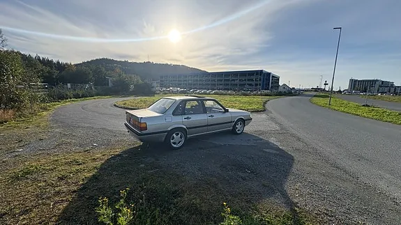 Audi 90 1985 photo 4