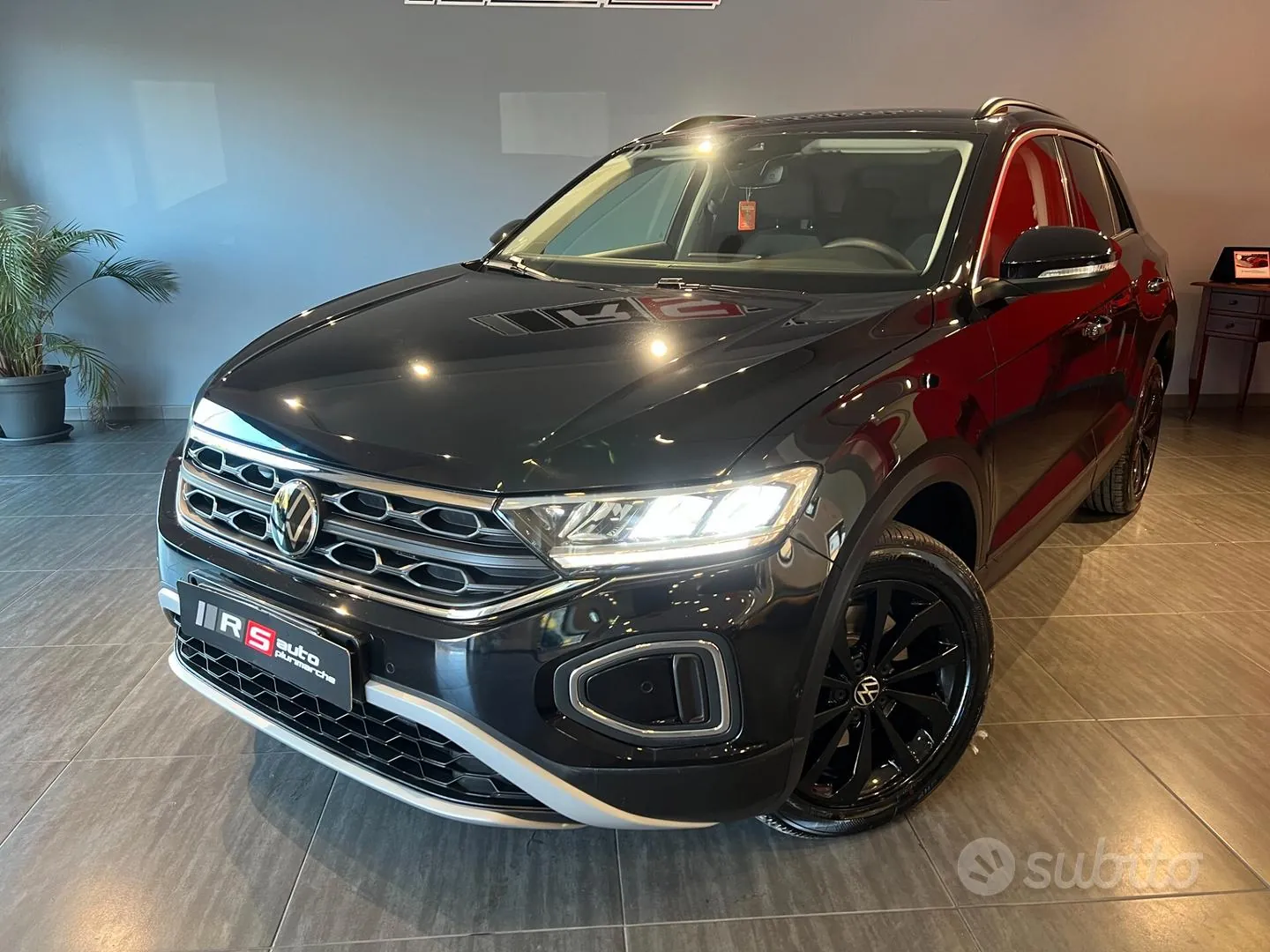 Volkswagen T-Roc 2023 photo 2