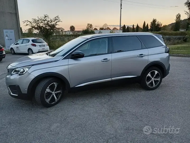 Peugeot 5008 2018 photo 2