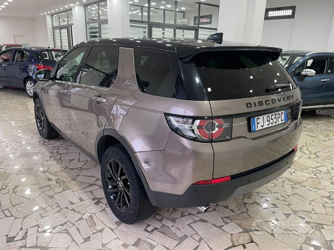 Land Rover Discovery Sport 2017 photo 5