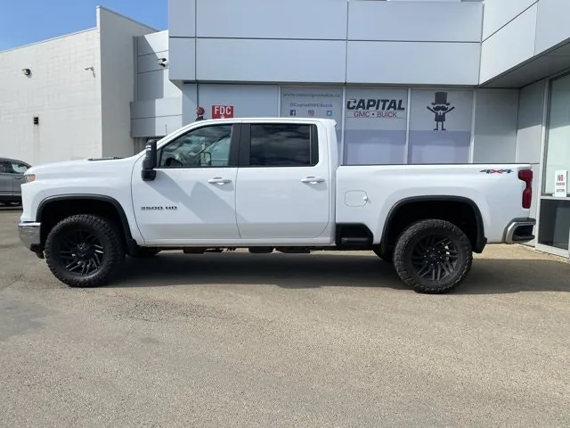 Chevrolet Silverado 3500Hd 2025 photo 2