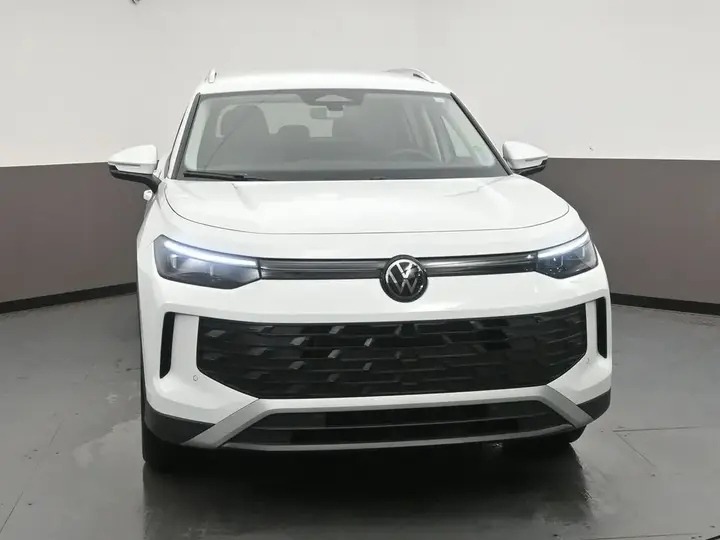 Volkswagen Tiguan 2026 photo 2