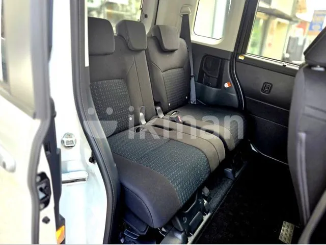 Toyota Roomy 2025 photo 4