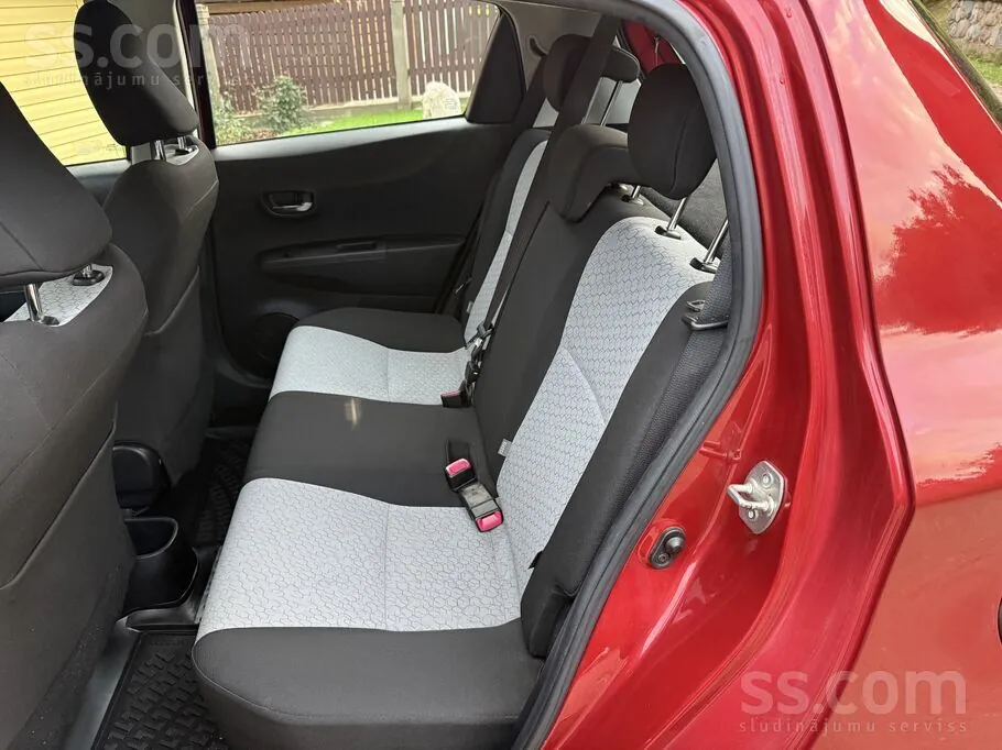 Toyota Yaris 2012 photo 5