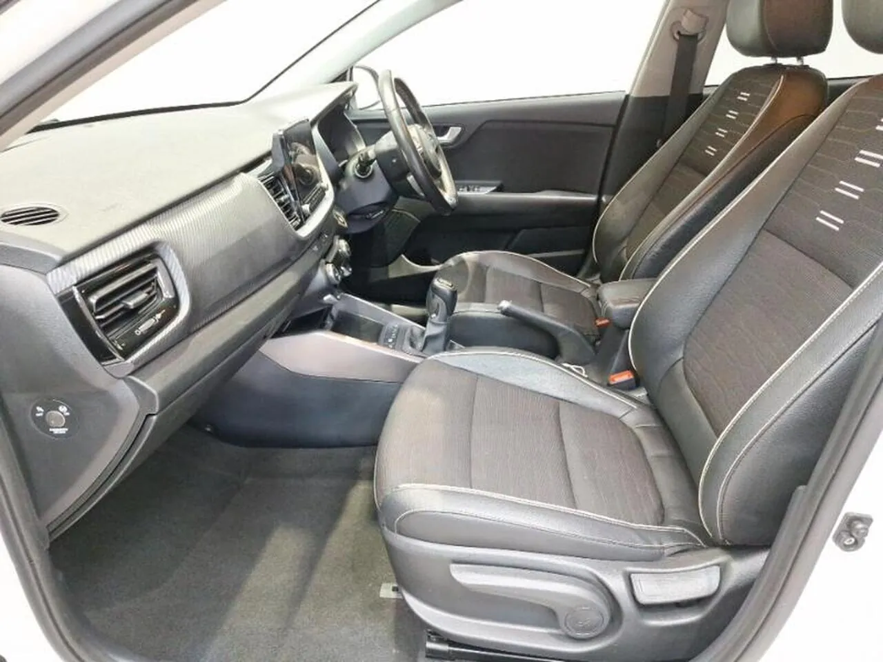 Kia Stonic 2023 photo 5