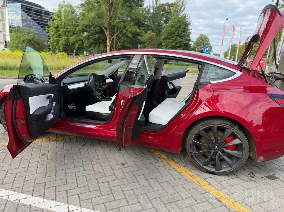 Tesla Model 3 Performance 2019 photo 4