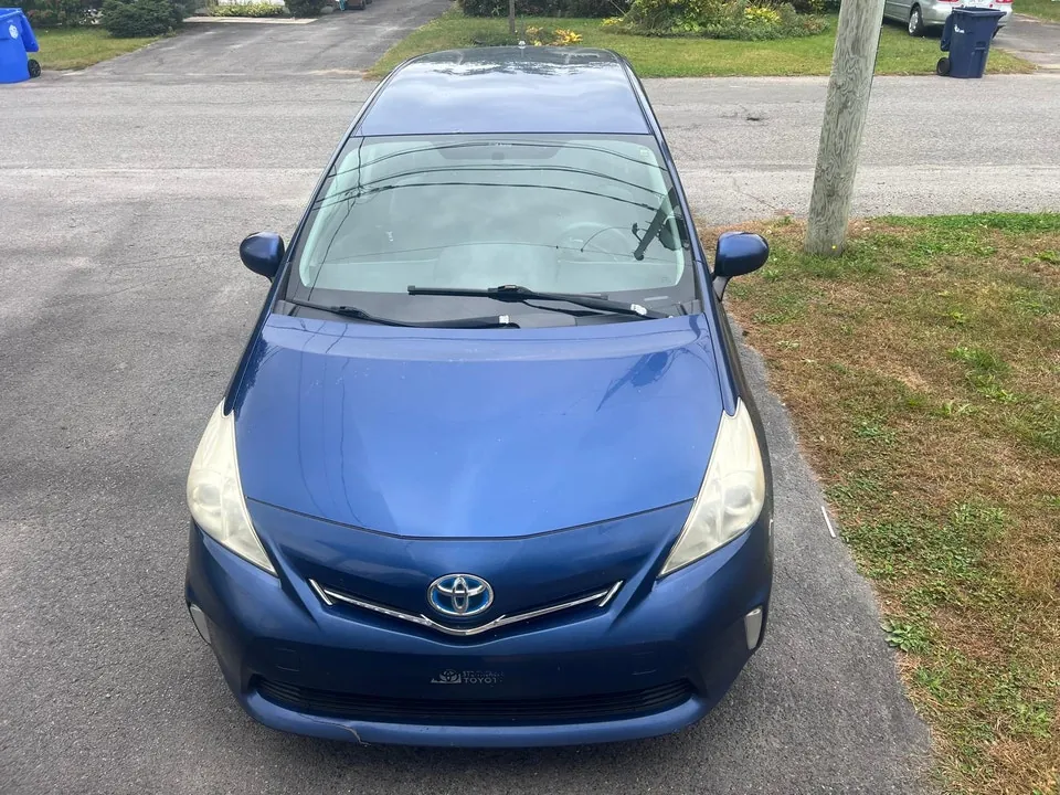 Toyota Prius V