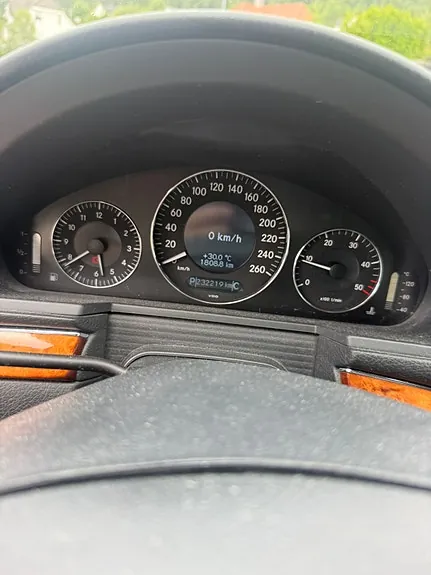 Mercedes-Benz E220 D 2005 photo 4