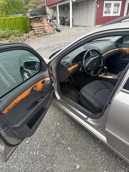 Mercedes-Benz E220 D 2005 photo 3
