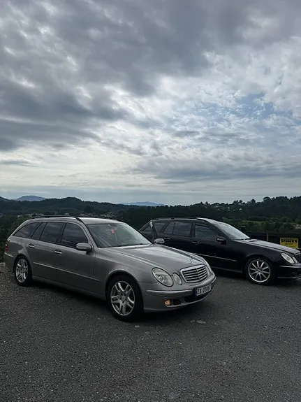 Mercedes-Benz E220 D 2005 photo 2