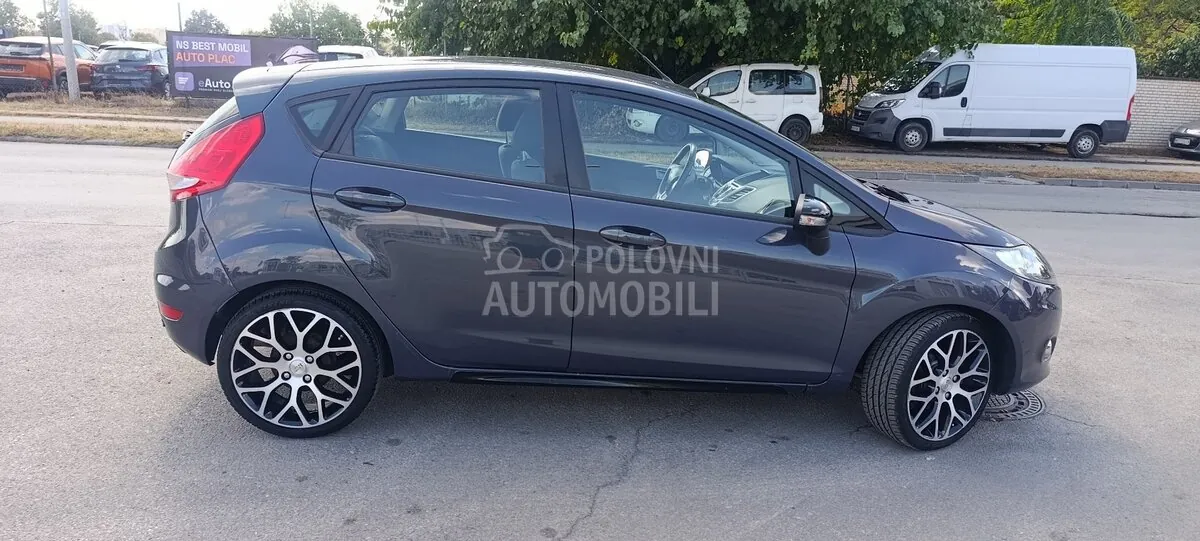 Ford Fiesta 2012 photo 2