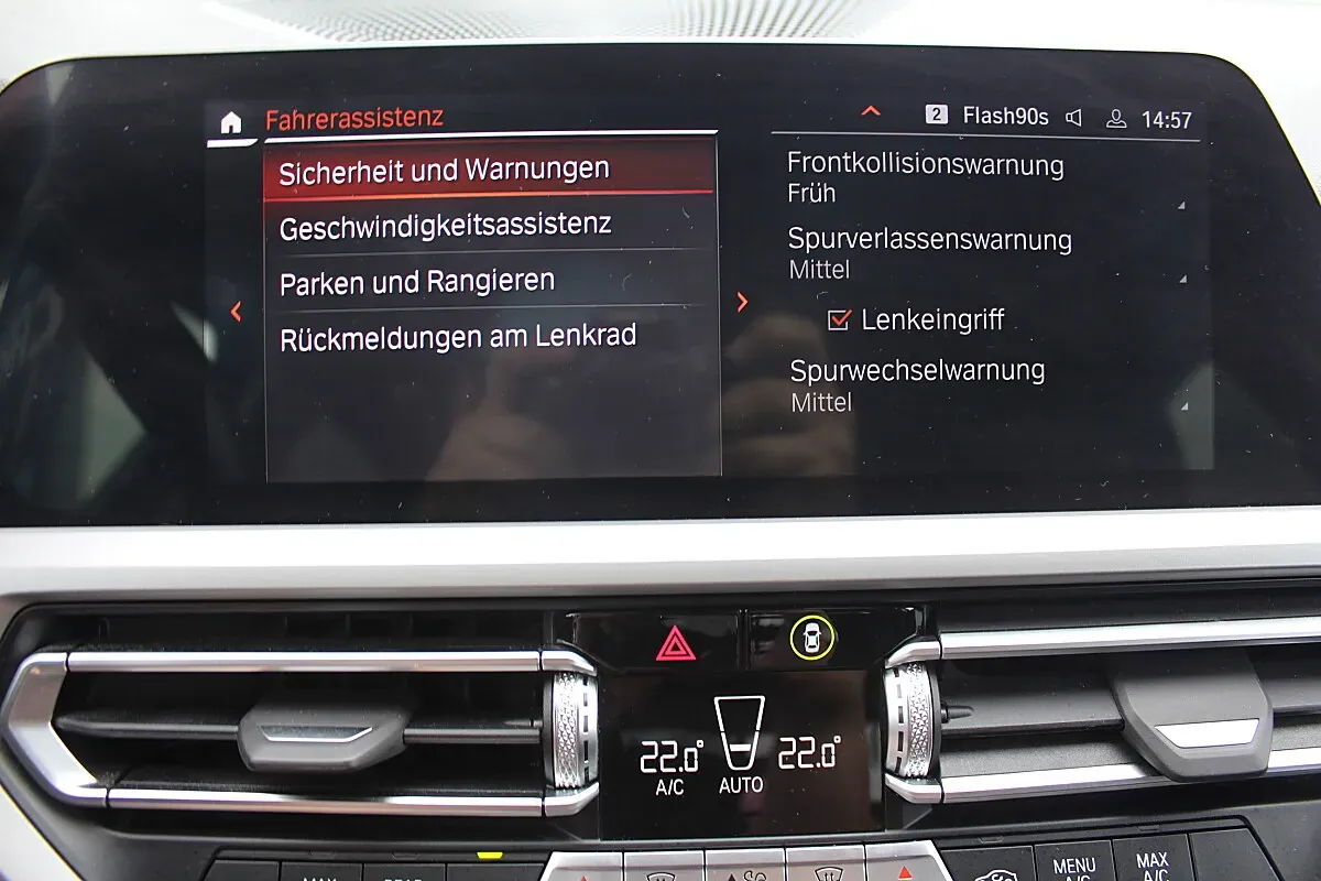 BMW 3 Series 2022 photo 3