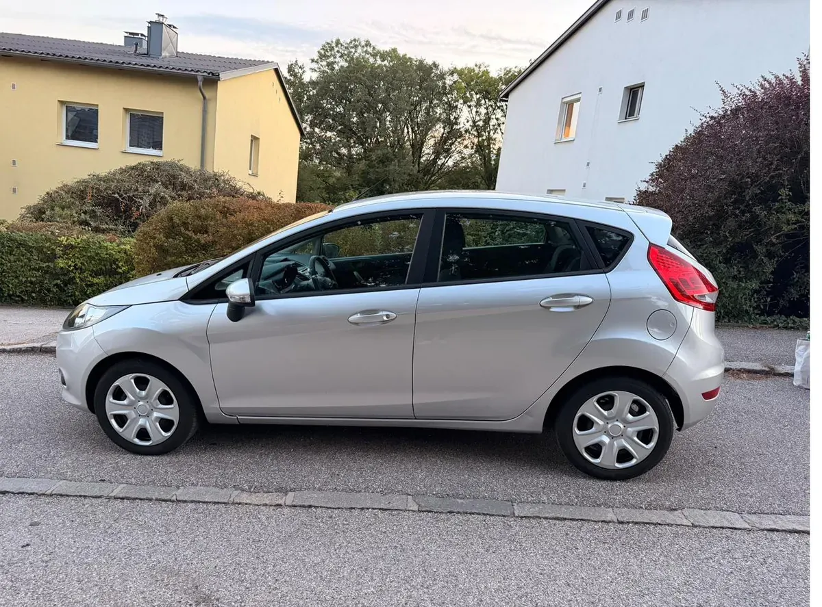 Ford Fiesta 2010 photo 3
