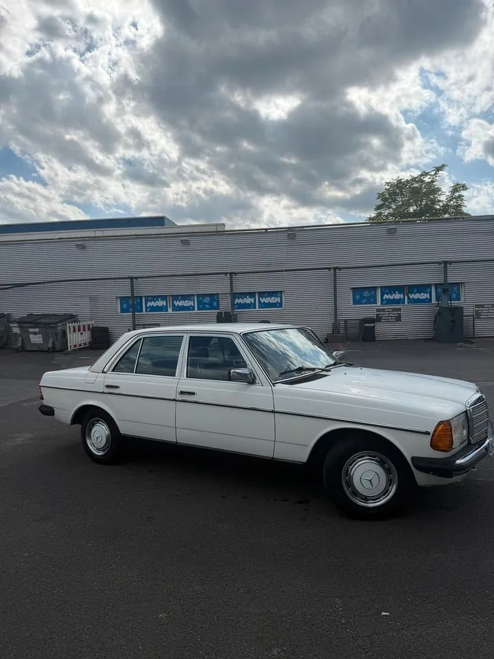 Mercedes-Benz W123