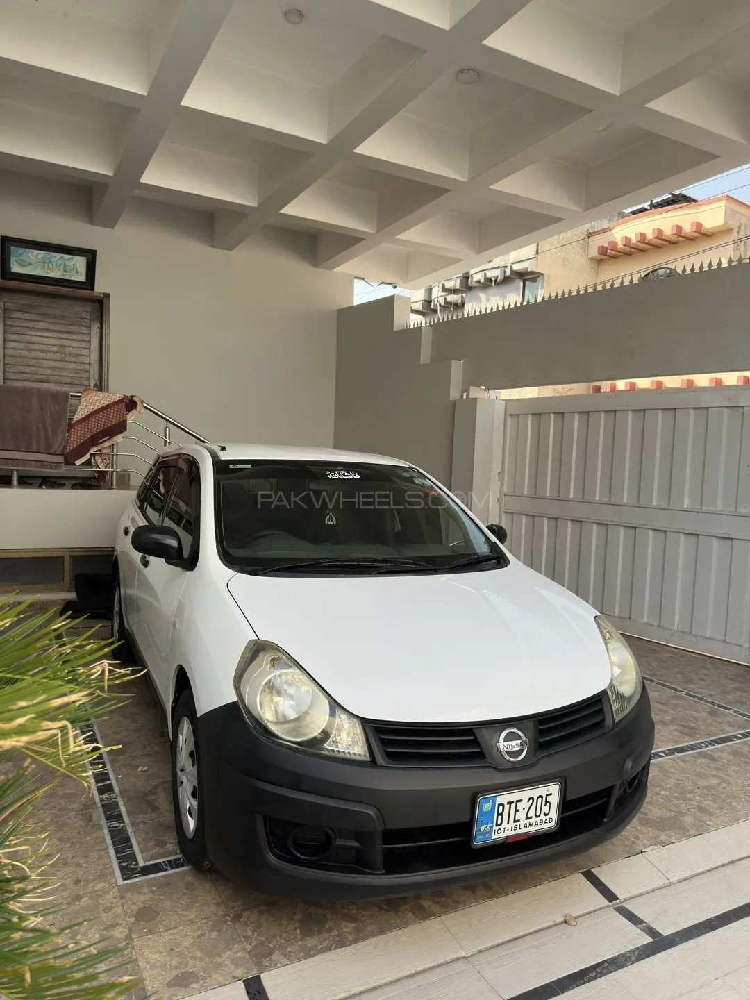 Nissan Ad Van