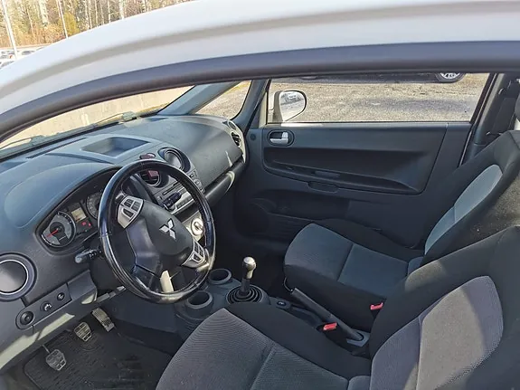Mitsubishi Colt 2010 photo 4
