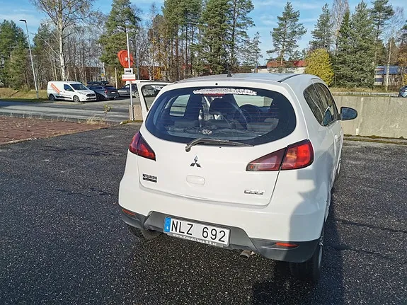 Mitsubishi Colt 2010 photo 3