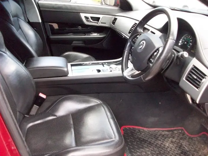 Jaguar Xf 2013 photo 2