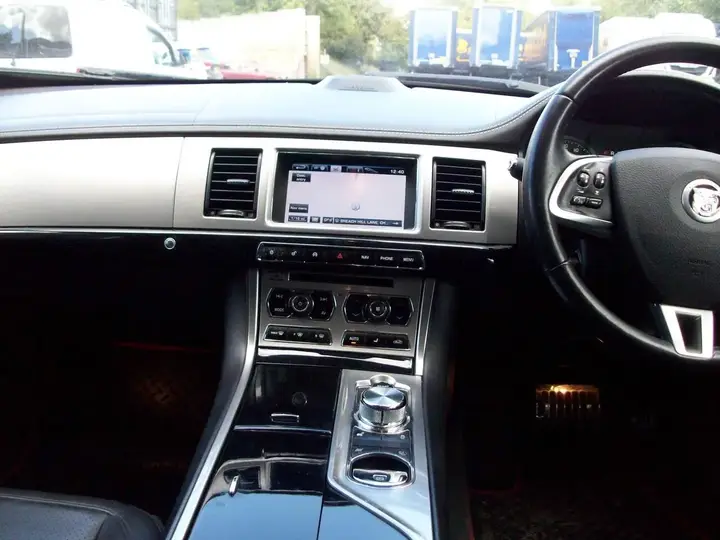Jaguar Xf 2013 photo 4