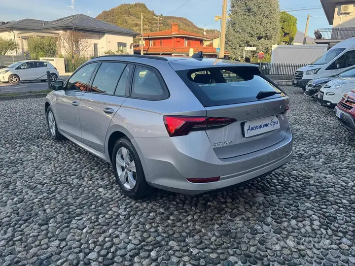 Skoda Octavia 2023 photo 4