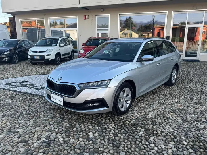 Skoda Octavia 2023 photo 2
