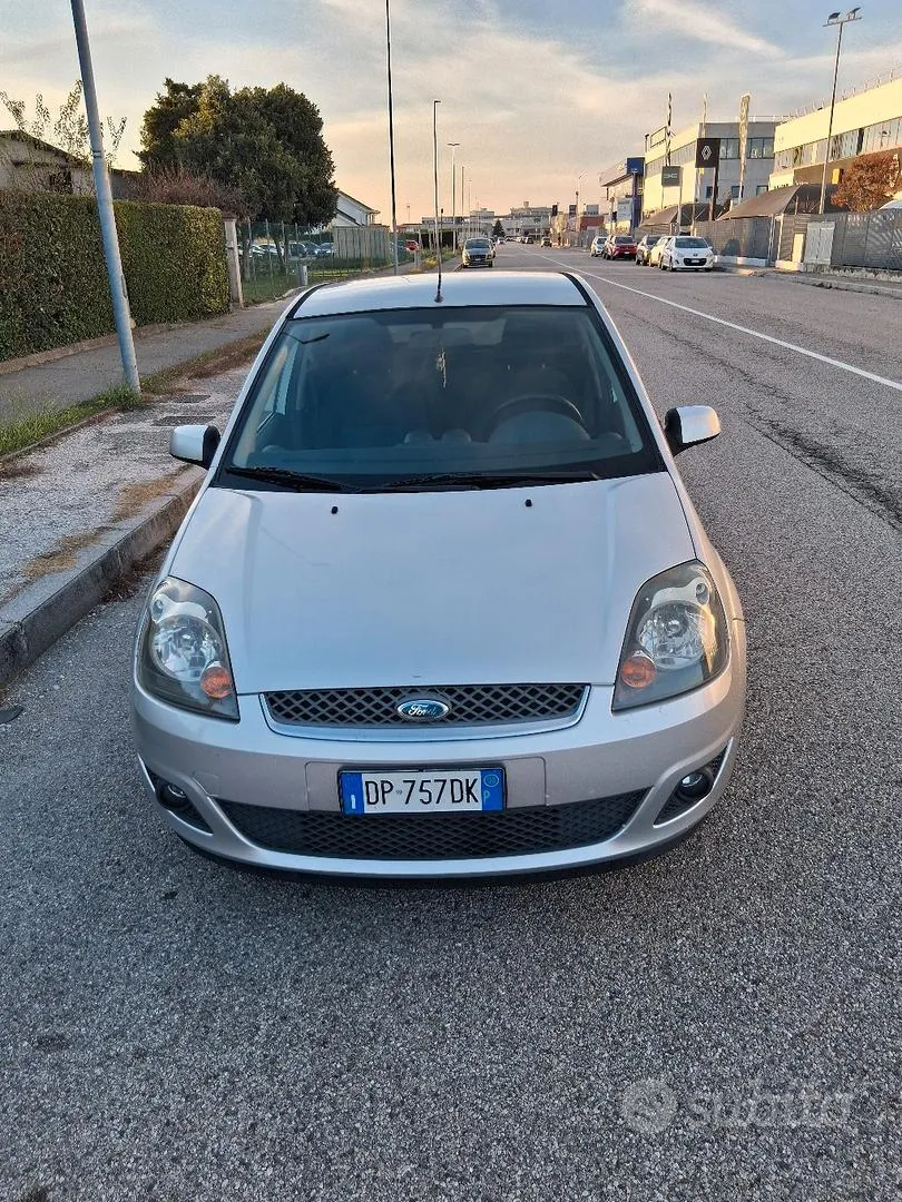 Ford Fiesta 2008 photo 2